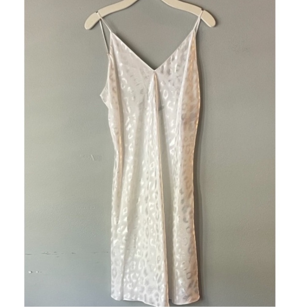 Natori Decadence Chemise. - Picture 4 of 5